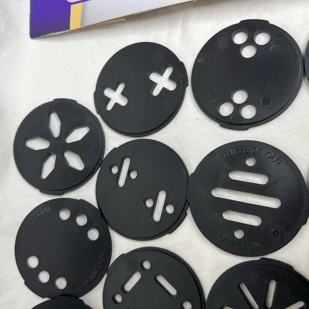 Wilton Cookie Pro Ultra II Cookie Press – Complete w/ 19 Discs & Instructions